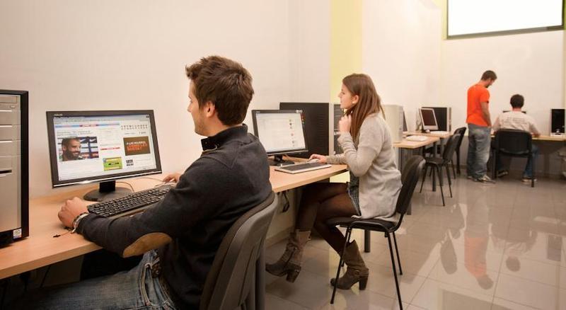 Residencia Estudiantes Onix Appartement Barcelona Buitenkant foto